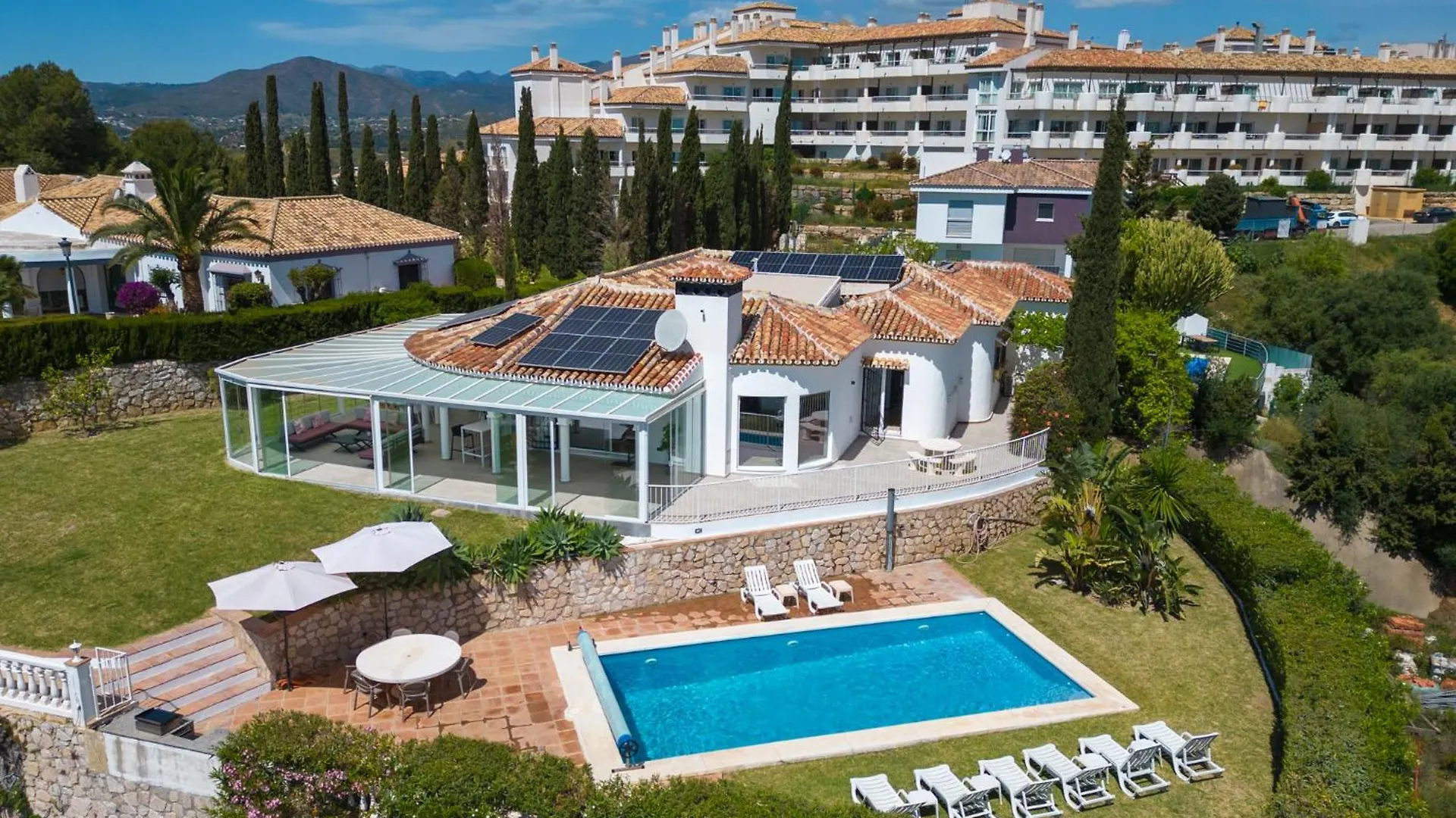Villa Vista Verde Mijas Golf - Optional Heated Pool & Jacuzzi