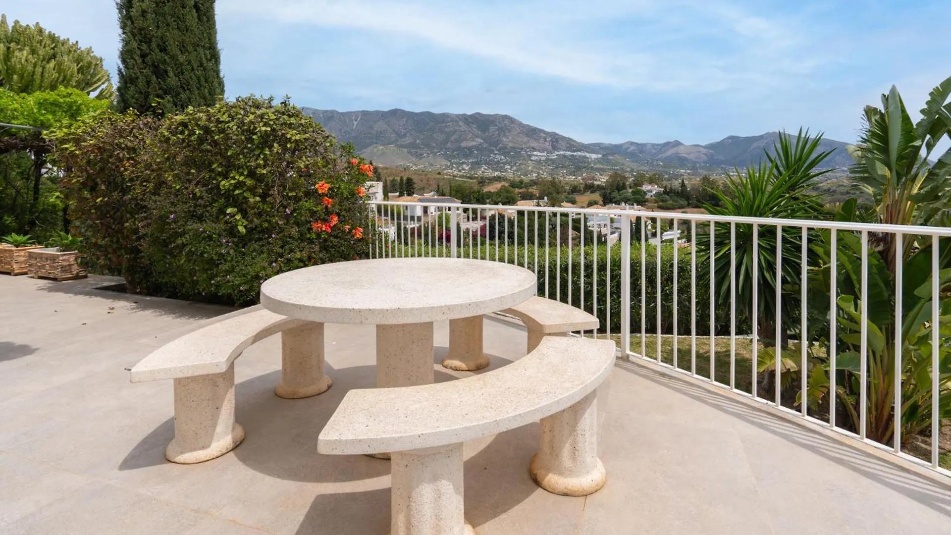 Villa Vista Verde Mijas Golf - Optional Heated Pool & Jacuzzi