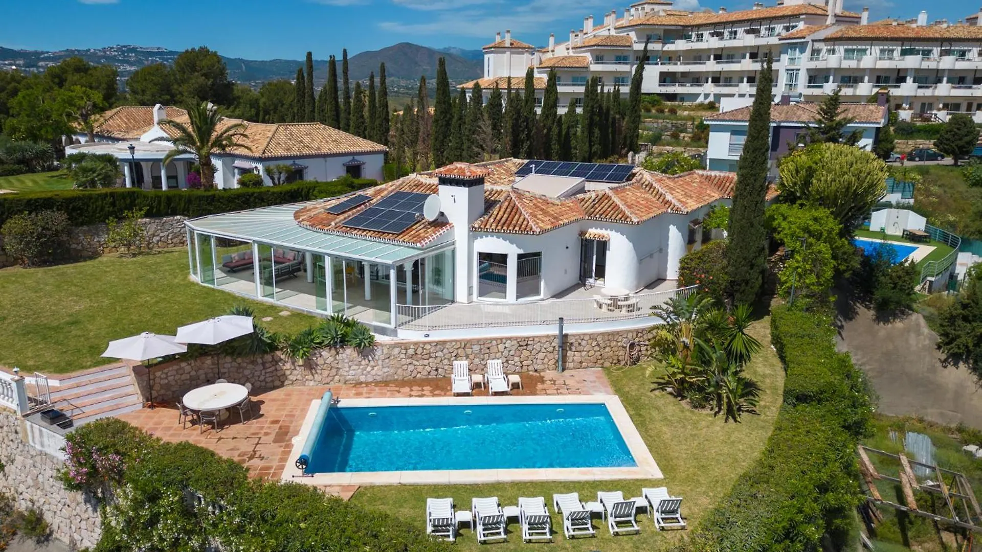 Villa Vista Verde Mijas Golf - Optional Heated Pool & Jacuzzi
