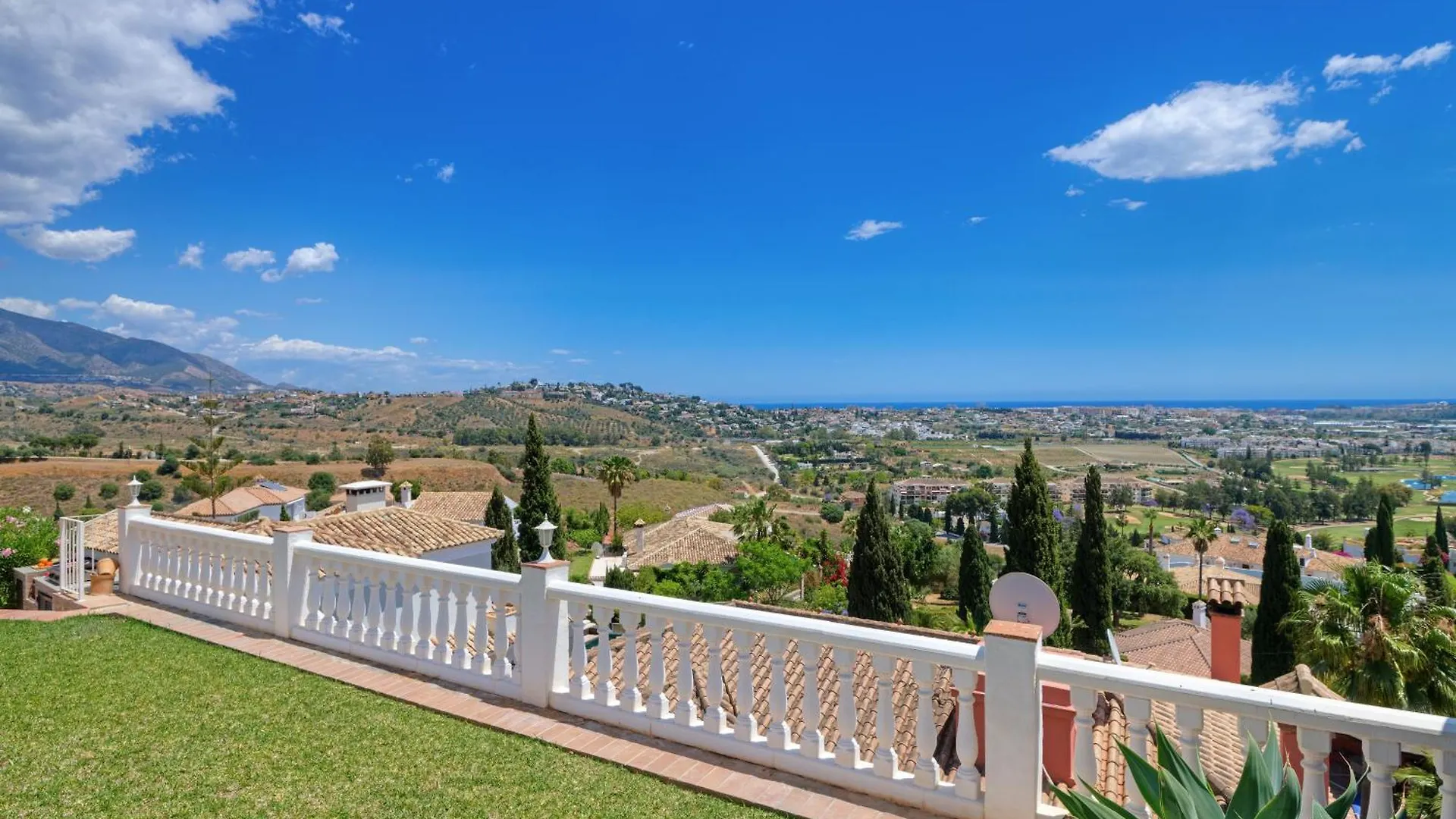 Villa Vista Verde Mijas Golf - Optional Heated Pool & Jacuzzi