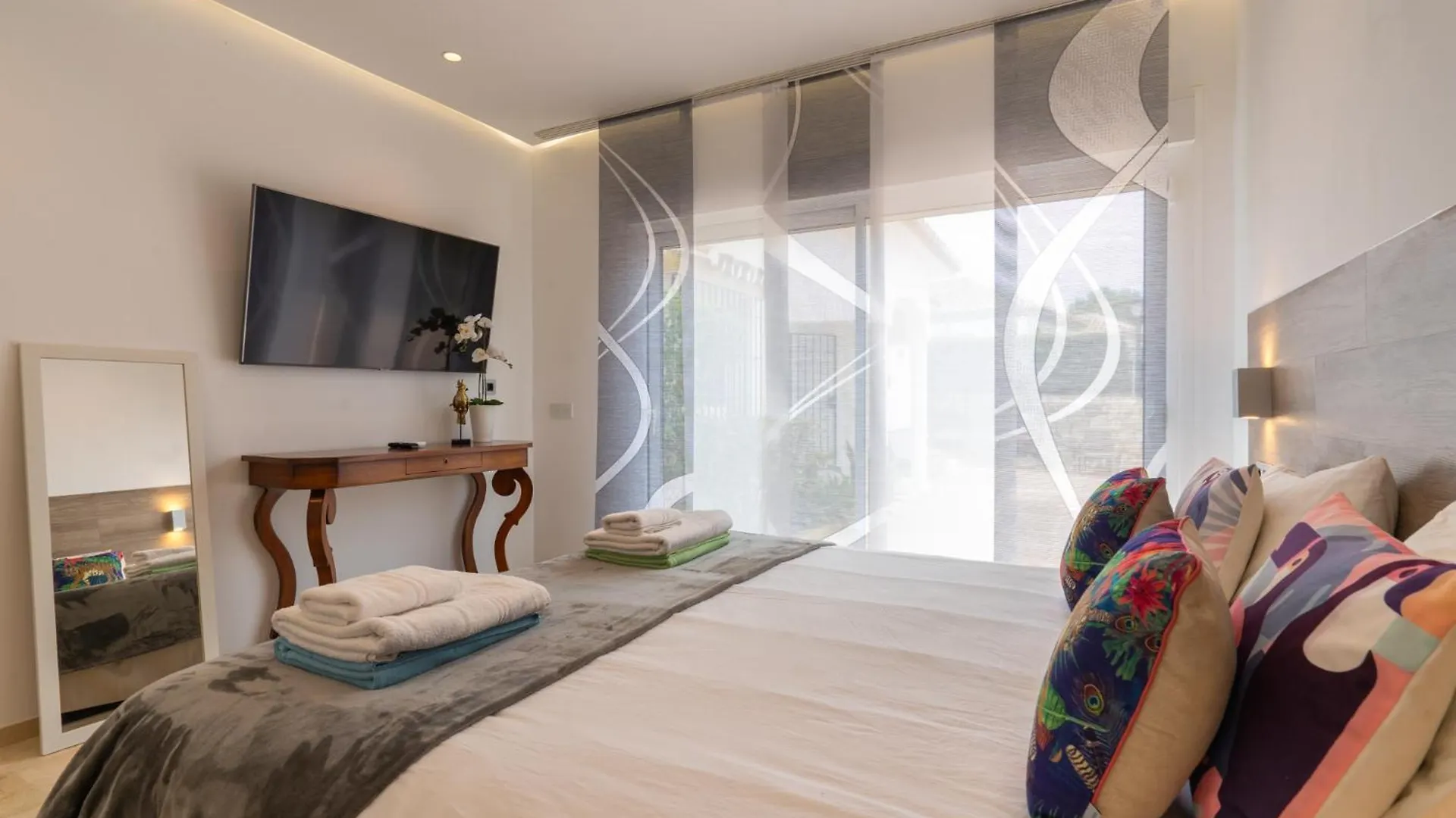 Villa Vista Verde Mijas Golf - Optional Heated Pool & Jacuzzi Spain
